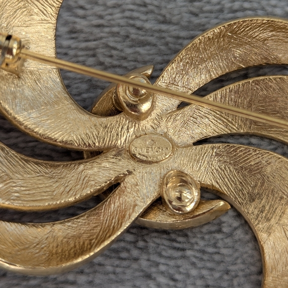 Vintage Givenchy brooch - Picture 6 of 10